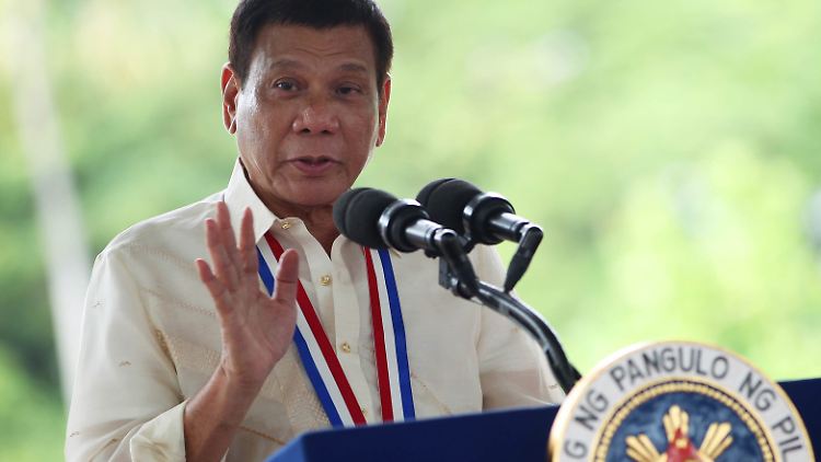 "Ich scheiße auf jeden, der mein Verhalten beobachtet", sagt Duterte.