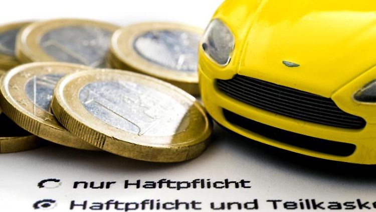 Viele Autos werden bei der Kfz-Haftpflichtversicherung neu eingestuft. Knapp ein Sechstel rutscht in höhere Klassen. Foto: Jens Schierenbeck