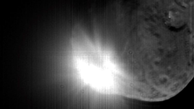"Deep Impact" beschießt 2005 bei ihrer ersten Mission den Kometen "Tempel 1".