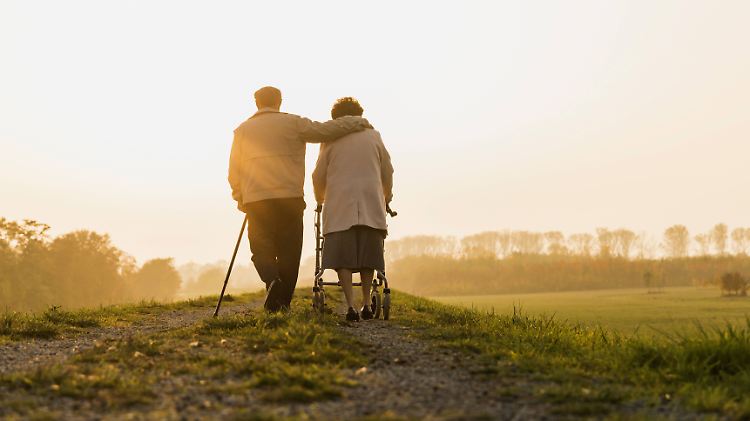 Gerade der nicht im Heim lebende Partner sollte bereit sein, die Realität und die gesundheitliche Situation des anderen anzuerkennen.