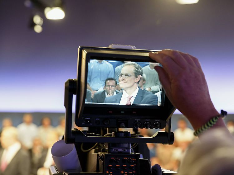 Berlins Bürgermeister Müller wirft der AfD vor, Flüchtlinge in Kriegsgebiete zurückschicken zu wollen.
