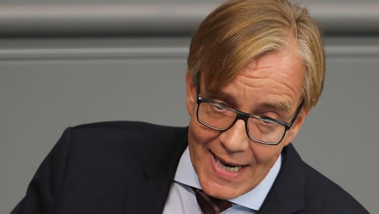 Die Linke wolle mitregieren, sagt Dietmar Bartsch an die Adresse der SPD - "und zwar wir alle".