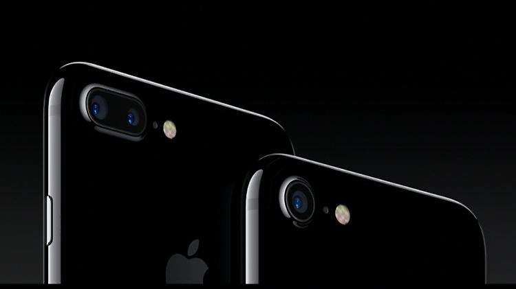 Die Stars der vollgepackten Apple-Veranstaltung: das iPhone 7 Plus und iPhone 7 in Jet Black.