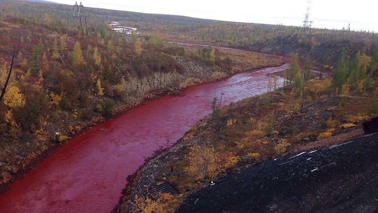 Der Daldykan ist gerade ein roter Fluss.