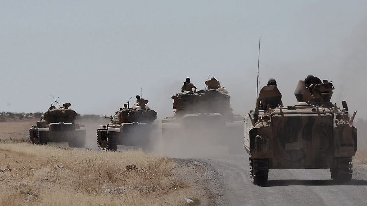 Bisher griff die Türkei vor allem mit Panzern und Luftschlägen in den Krieg in Syrien ein. Nun kommt Artilleriebeschuss hinzu.