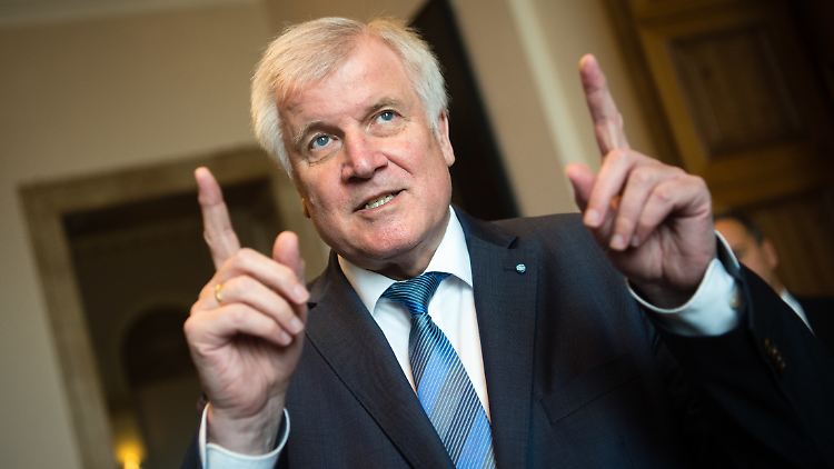 Horst Seehofer will sich mit der Flüchtlingspolitik der Kanzlerin nicht abfinden.