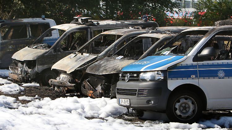 Als das Feuer gelöscht ist, wird das Ausmaß des Schadens klar: Er beträgt 750.000 Euro.