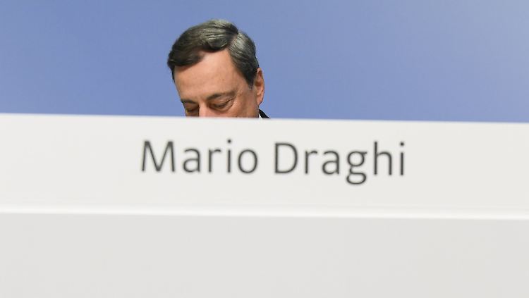 Alles bleibt beim Alten, sagt EZB-Chef Draghi. Die Anleger sind enttäuscht.