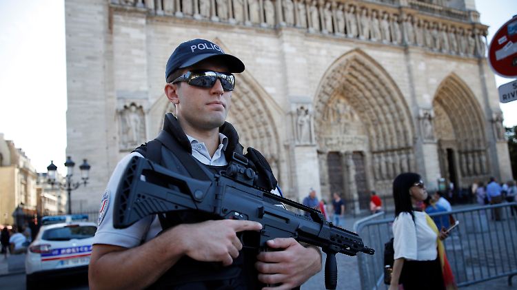 Vor der Kathedrale Notre Dame herrscht die höchste Sicherheitsstufe. Nahe der Toruistenattraktion war das mit Gasflaschen beladene Fahrzeug gefunden worden. 