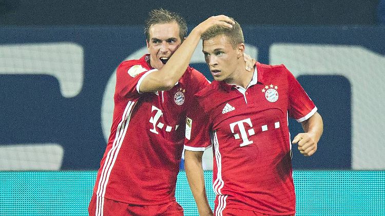 "Wir wussten auch schon vorher, dass wir nicht unantastbar sind": Torschütze Joshua Kimmich, hier mit Kapitän Philipp Lahm.