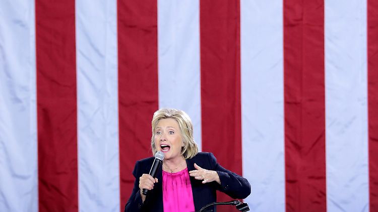 Clinton hatte am Freitagabend die Hälfte der Anhänger von Trump als "bedauernswert" bezeichnet.