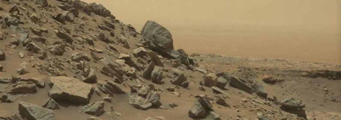 Diese Aufnahme von der Oberfläche des Roten Planeten hat der Rover "Curiosity" zur Erde geschickt.