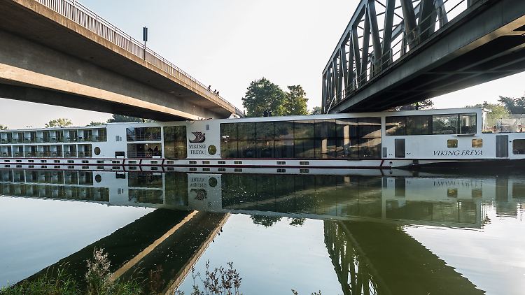 Das havarierte Kreuzfahrtschiff nachdem die Passagiere gerettet sind.