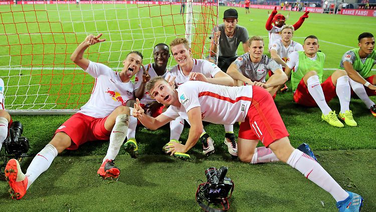 Da sind wir: Stefan Ilsanker, Torschütze Naby Keita, Timo Werner und Marcel Halstenberg.