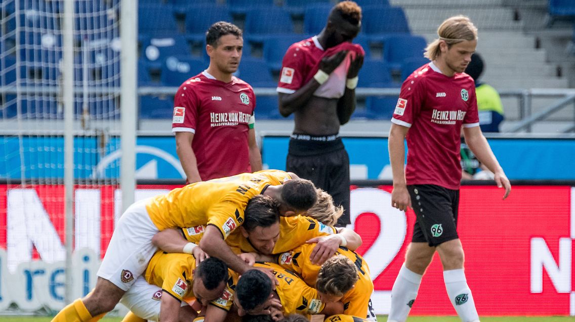 Jubel und hängende Köpfe - Heimniederlage für Hannover.