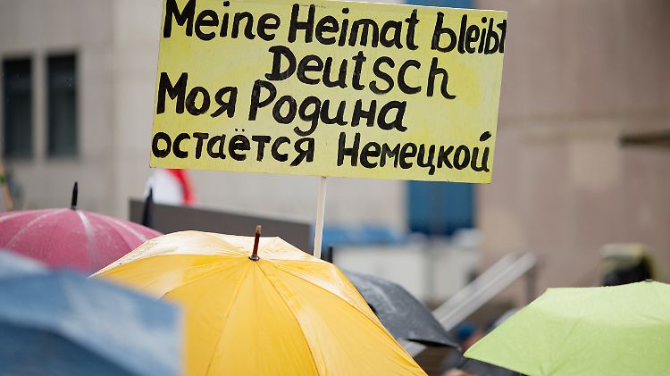 Zu Beginn des Jahres demonstrierten Russlanddeutsche regelmäßig gegen die Flüchtlingspolitik der Bundesregierung.
