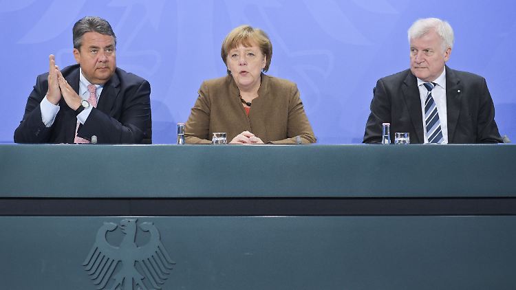 Gabriel, Merkel, Seehofer: In der Flüchtlingspolitik gehen die Meinungen stark auseinander.