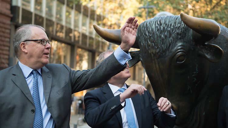 Fototermin vor der Deutschen Börse in Frankfurt am Main: Uniper-Chef Klaus Schäfer.