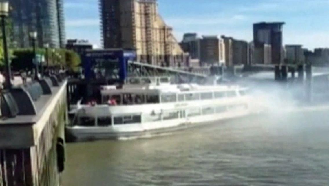 Themse-Ausflugsboot.jpg
