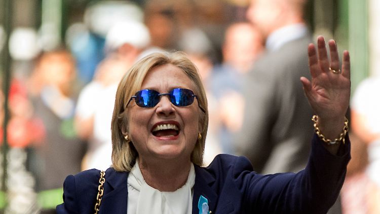 "Ich fühle mich großartig", war Clintons Kommentar, nachdem sie sich in der Wohnung ihrer Tochter erholt hatte.
