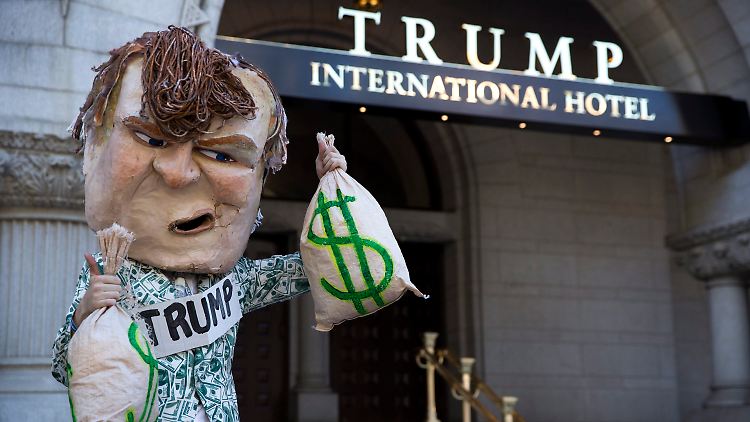 Statt Jubel gab es Demonstrationen vor Donald Trumps neuestem Hotel.