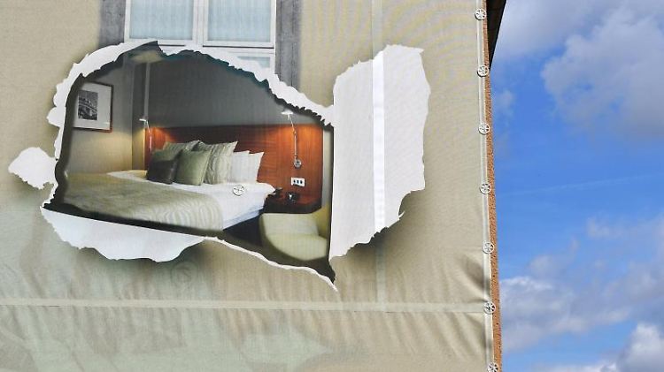 Wer sich eine Immobilie sichern will, sollte zunächst eine Kaufoption vereinbaren und abwarten, bis weitere Interessenten zugreifen.