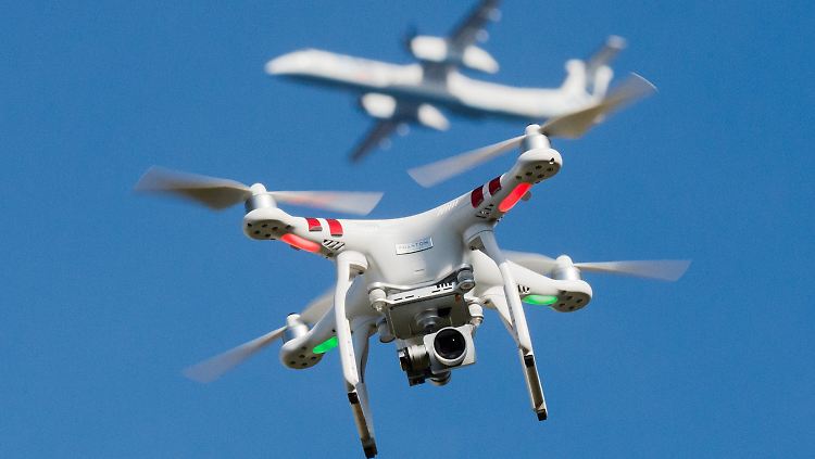 In Deutschland gibt es 400.000 Drohnen.