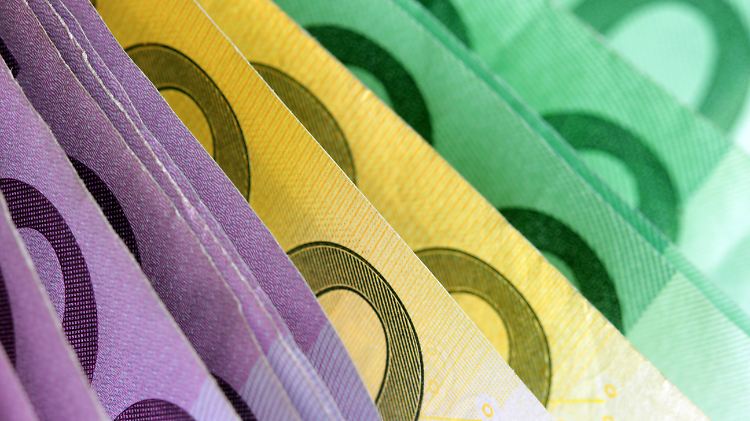Spürbar werden die höheren Grenzen, wenn man mehr als 4237 Euro brutto verdient.