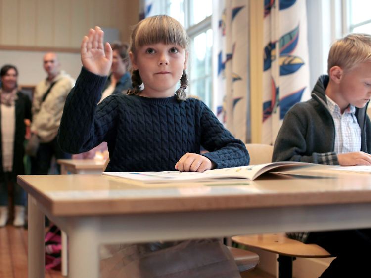 In Norwegen gehen auch kleine Prinzessinnen ganz normal in die Schule: Erster Schultag für Prinzessin Ingrid Alexandra, die Tochter von Kronprinz Haakon und Kronprinzessin Mette-Marit.