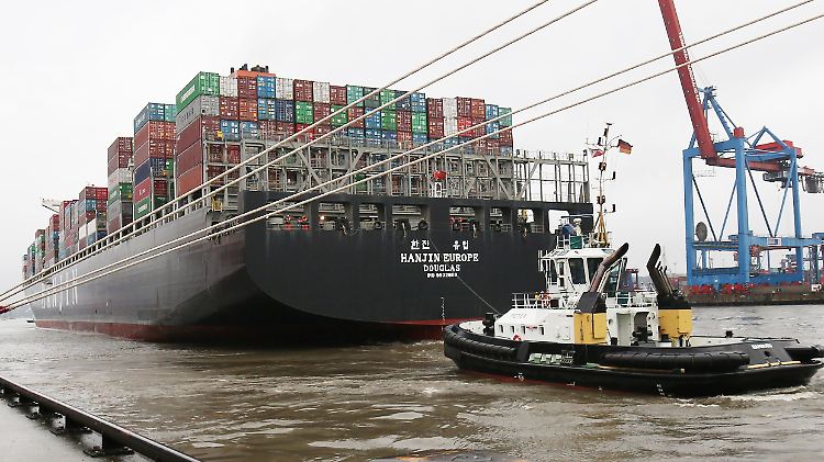 Die Containerschifffahrt in turbulentem Fahrwasser: Wann die Fracht der Hanjin Europe im Hamburger Hafen gelöscht wird, ist nicht bekannt.