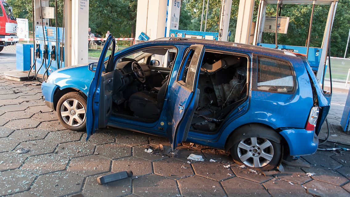 Bei diesem VW Touran explodierte der Gastank.