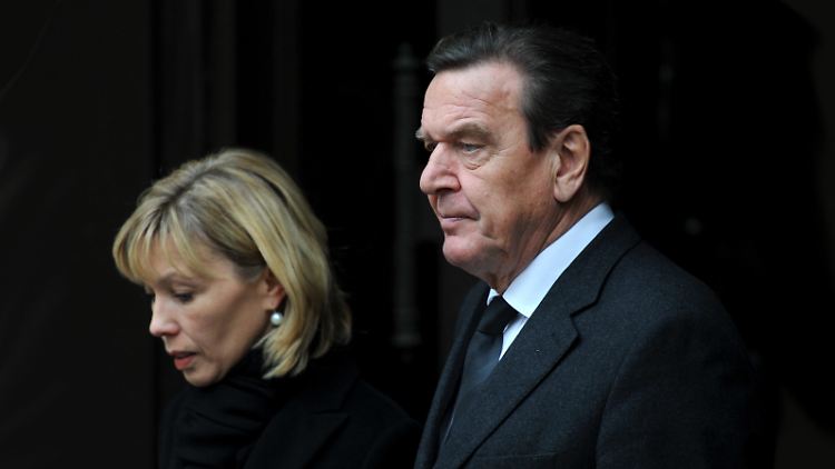 Nach 19 Jahren Ehe ist Schluss: Gerhard Schröder und Doris Schröder-Köpf.
