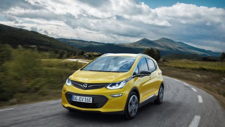Der Opel Ampera soll laut Herstellerangaben mehr als 400 Kilometer weit kommen.