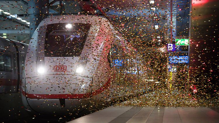 Zumindest glitzert es schön: Die Bahn stellt den ICE4 vor.
