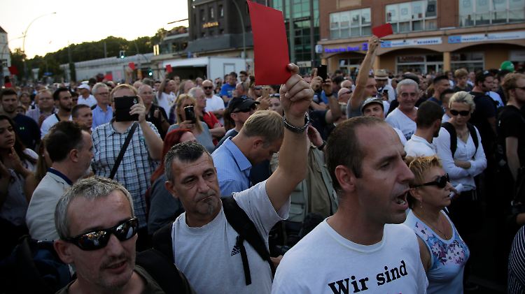 Das "Wir sind das Volk"-Volk zeigte Merkel die rote Karte, war aber eindeutig in der Minderheit.