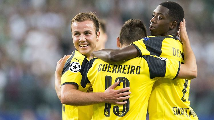 Glücklich in Warschau: Mario Götze, Raphael Guerreiro und Ousmane Dembele.