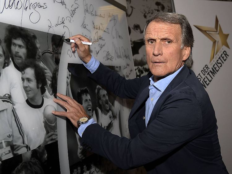 Die Kölner Legende Wolfgang Overath wurde 1974 mit der deutschen Nationalmannschaft Weltmeister.