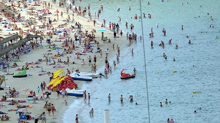 Die Strandduschen werden aufgrund der Wasserknappheit abgedreht.