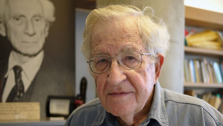 Als Philosoph ist Chomsky seit Jahrzehnten einer der profiliertesten Kritiker vieler Aspekte US-amerikanischer Politik.