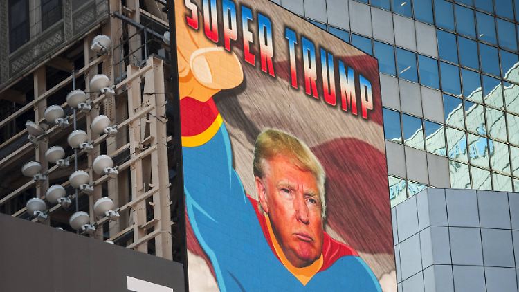 Wahlwerbung für "Super-Trump" auf dem Times Square in New York.