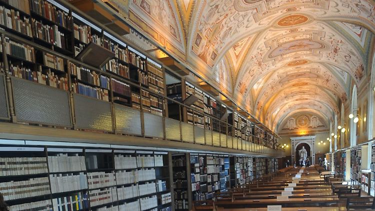 Blick in den Lesesaal der Vatikanischen Apostolische Bibliothek in Vatikanstadt.