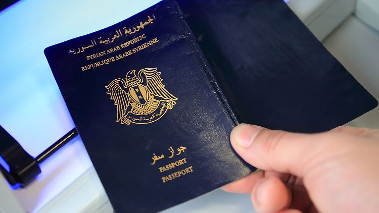 Mehr als 11.000 syrische Blanko-Pässe soll der IS besitzen.