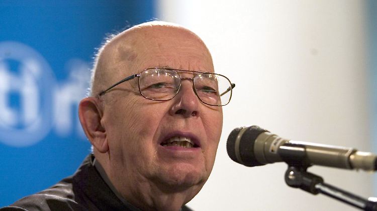 Pater Gabriele Amorth: Besonders mit seinen homophoben Äußerungen zog er Kritik auf sich.