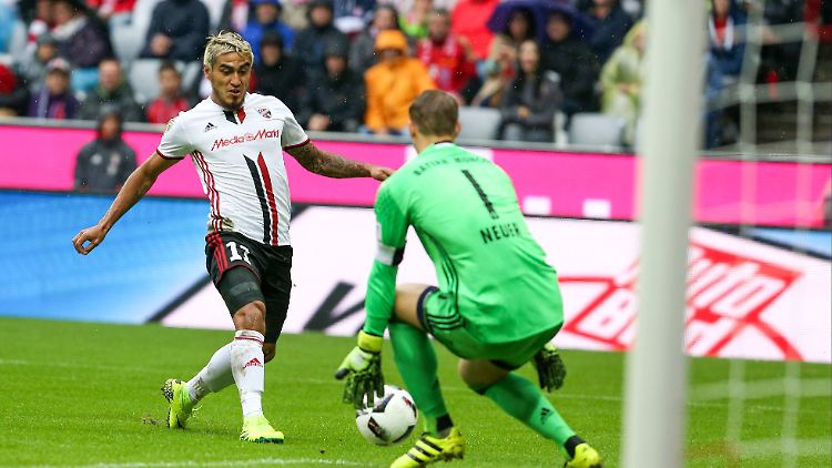 Nur in der 8. Minute war Bayern-Keeper Manuel Neuer im Duell mit Dario Lezcano machtlos. Danach sicherte er den Münchner Comebacksieg.