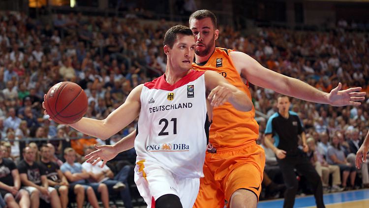 Paul Zipser und seine DBB-Teamkollegen behielten im Endspiel um die EM-Teilnahme im holländischen Leiden die Nerven und sicherten sich das Ticket.