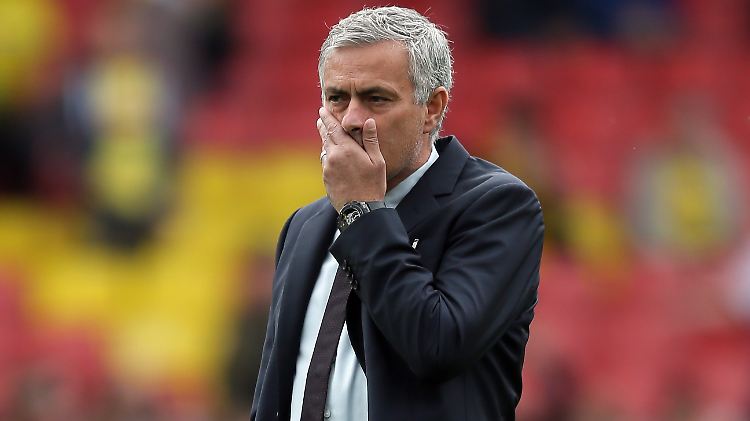 Trainer José Mourinho und Manchester United haben ihr drittes Pflichtspiel in Folge verloren.