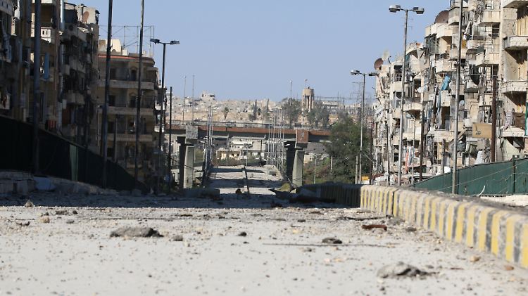Auf vier Viertel in dem von Rebellen gehaltenen Osten von Aleppo sollen Luftangriffe geflogen worden sein.