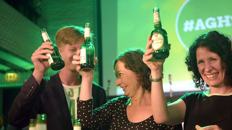 Daniel Wesener, Ramona Pop, Bettina Jarasch - es soll es ja auch Biersorten aus Berlin geben.