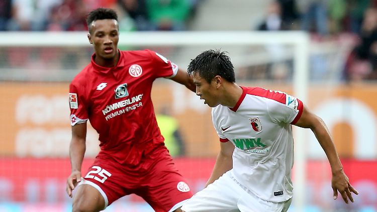Augsburgs Ja-Cheol Koo hatte beim Spiel gegen Mainz Pech.
