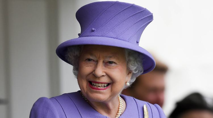 Lord Ivar Mountbatten, ein Cousin von Queen Elizabeth II., lebt nun offen in einer gleichgeschlechtlichen Beziehung.
